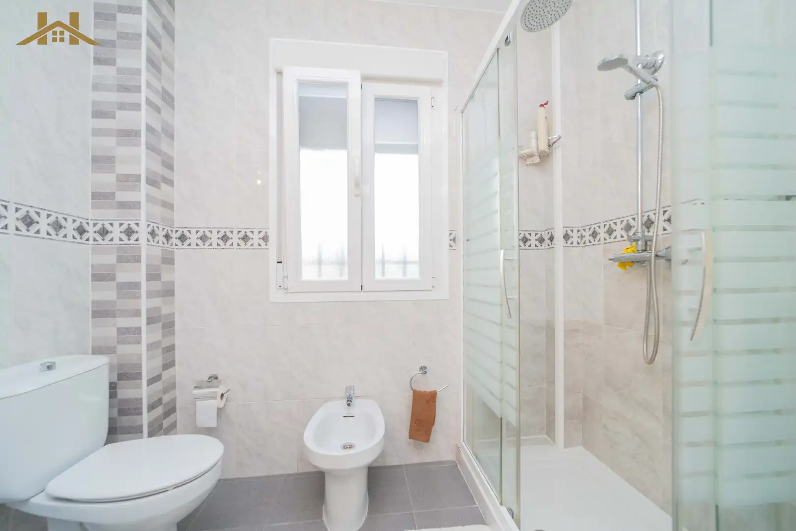 Baño de Casa o chalet en venta en Aldea del Fresno con Aire acondicionado, Calefacción y Jardín privado