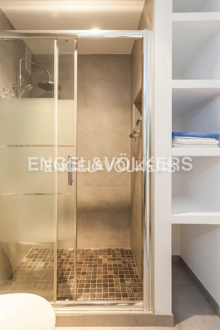 Bathroom of Flat for sale in Madrid  with Air Conditioner, Heating and Private garden