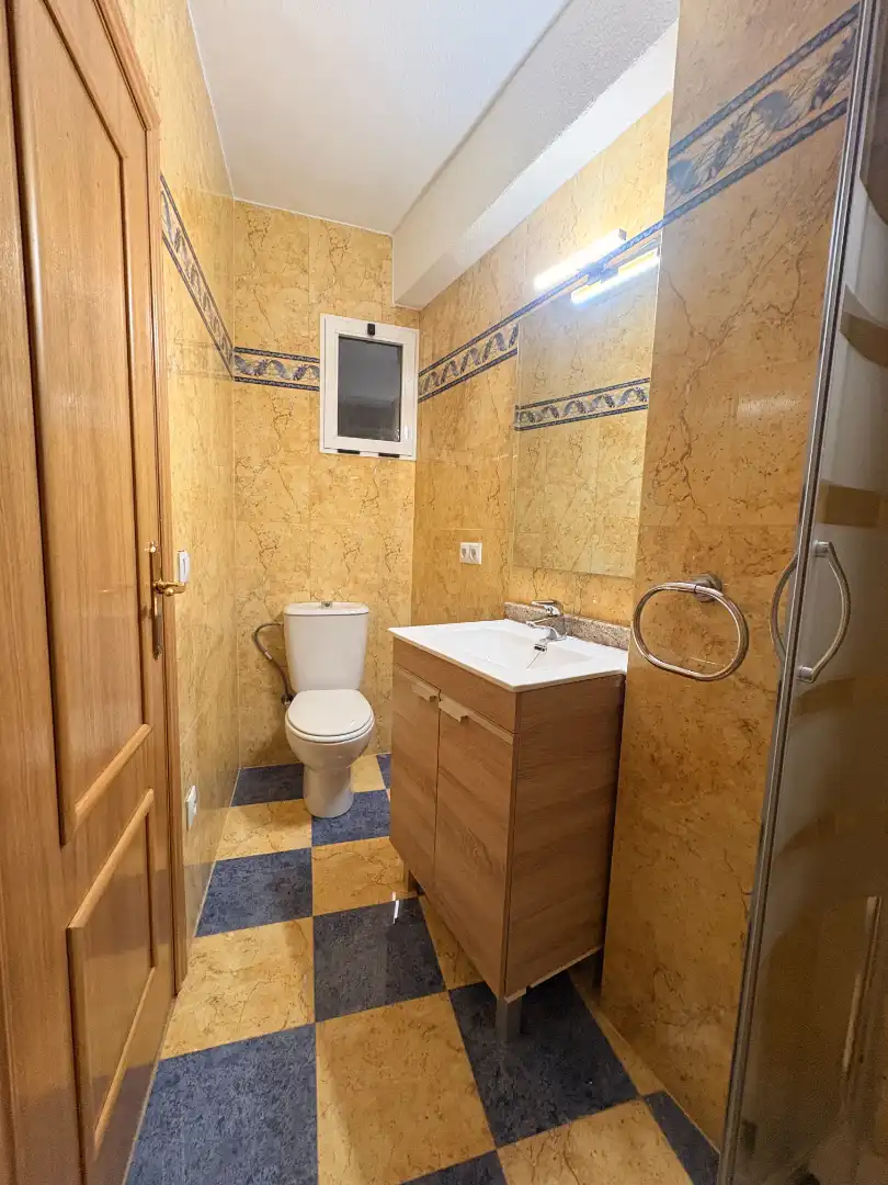 Baño de Piso de alquiler en Ontinyent con Trastero y Amueblado