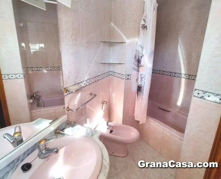 Bathroom of Detached homes for rent in Granada  with Air Conditioner, Heating and Terrace