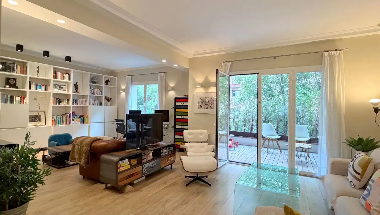 Sala d'estar de Pis en venda en Barcelona amb Aire condicionat, Calefacció i Parquet