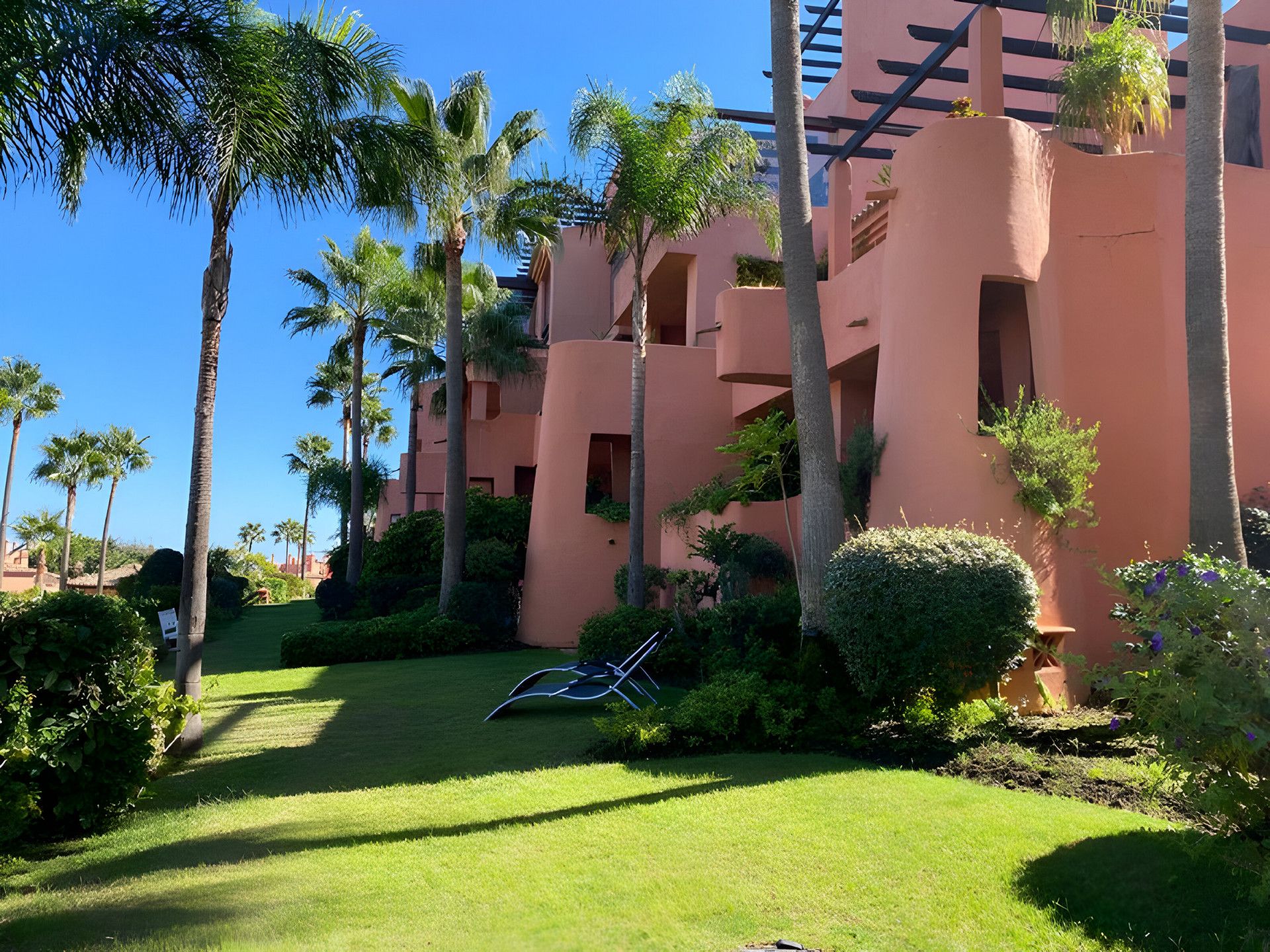 Exterior view of Planta baja for sale in Marbella  with Air Conditioner, Heating and Terrace