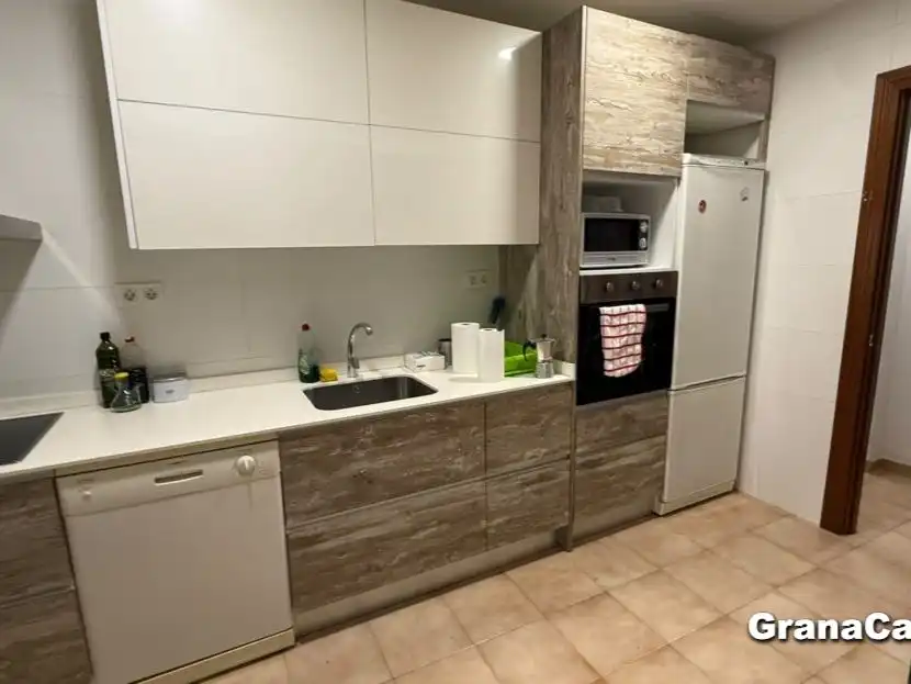 Cocina de Piso para compartir en Granada con Aire acondicionado, Calefacción y Amueblado