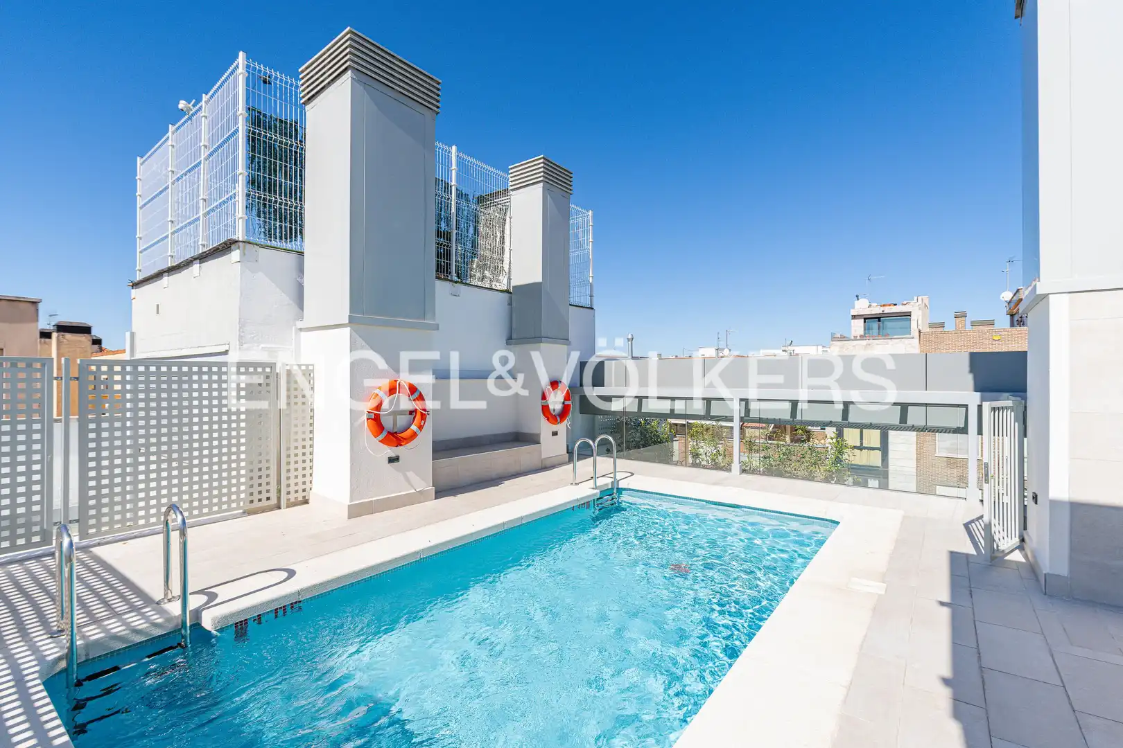 Swimming pool of Flat for rent in Madrid  with Air Conditioner, Heating and Swimming Pool
