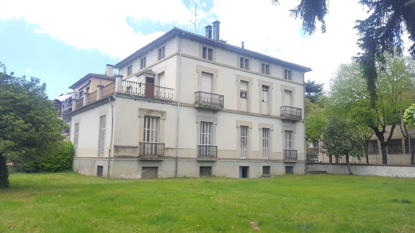 Vista exterior de Finca rústica en venda en Olot amb Terrassa i Traster