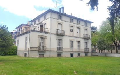 Vista exterior de Finca rústica en venda en Olot amb Terrassa i Traster