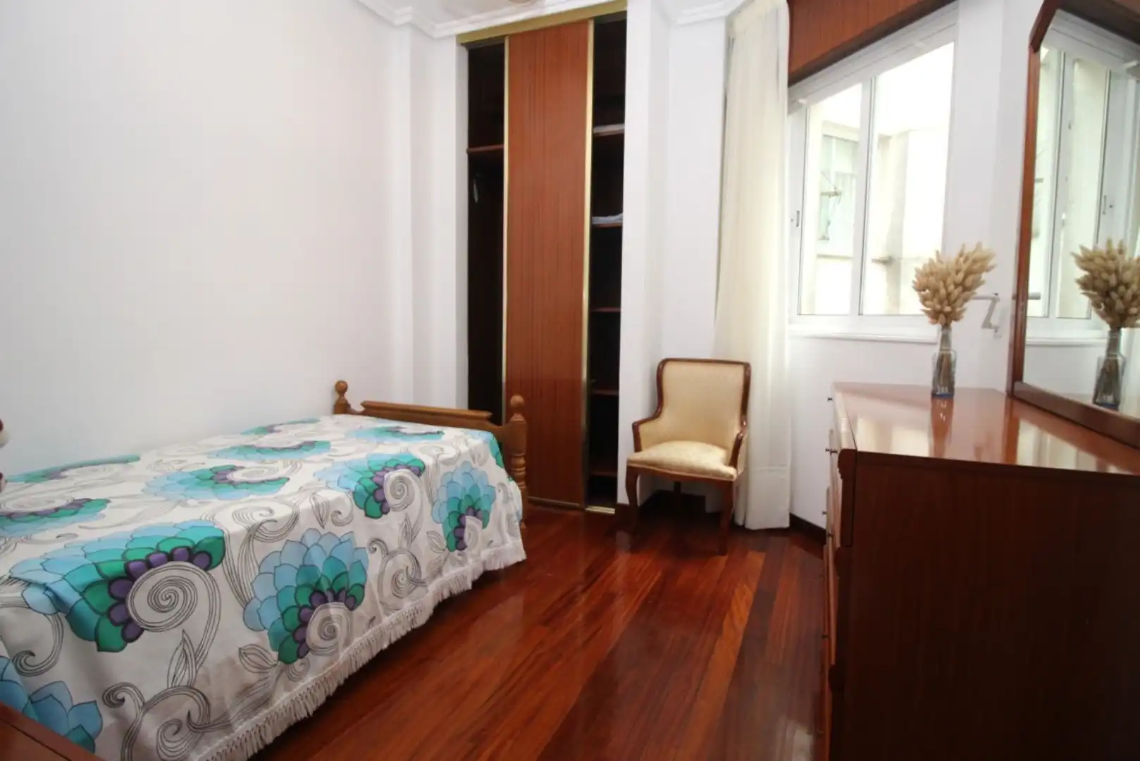 Bedroom of Flat for rent in Betanzos  with Parquet flooring, Storage room and Furnished