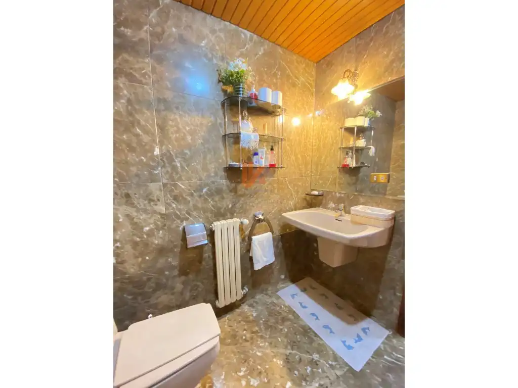 Baño de Piso en venta en Santiago de Compostela  con Calefacción y Horno