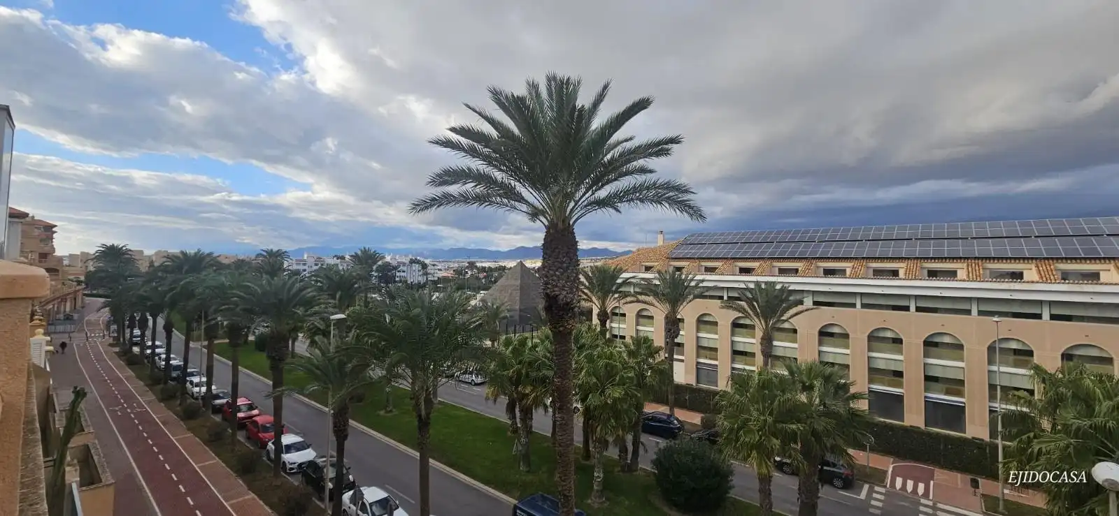 Vista exterior de Pis en venda en El Ejido amb Aire condicionat, Terrassa i Moblat