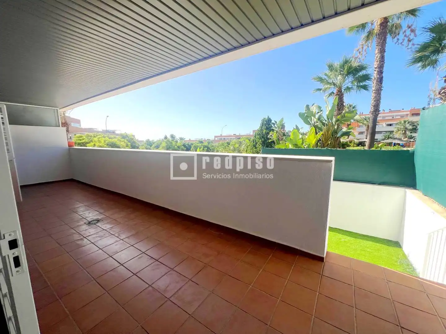 Vista exterior de Piso de alquiler en Torremolinos con Calefacción, Jardín privado y Terraza
