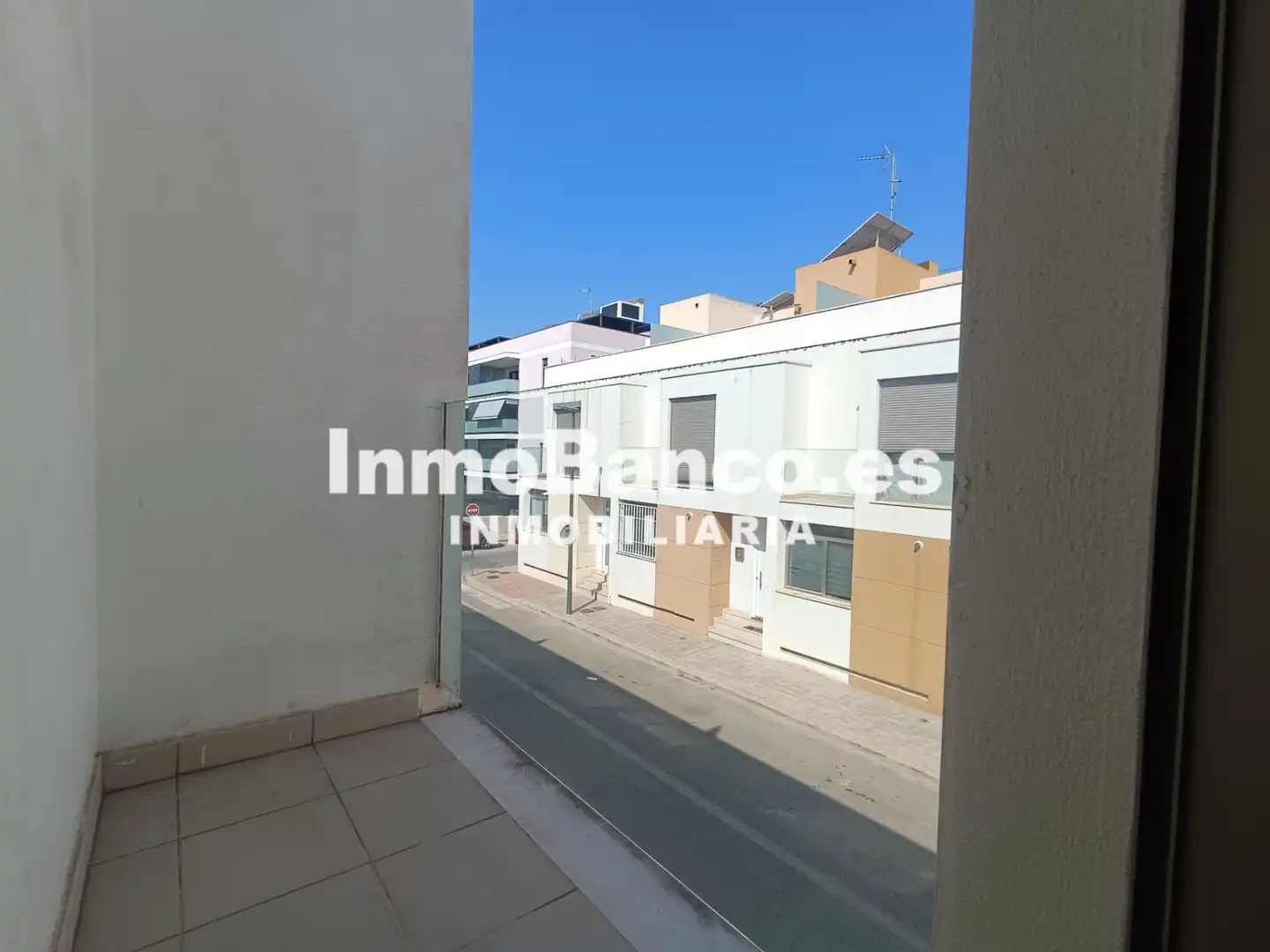 Exterior view of Detached homes for rent in La Pobla de Vallbona  with Air Conditioner, Heating and Terrace