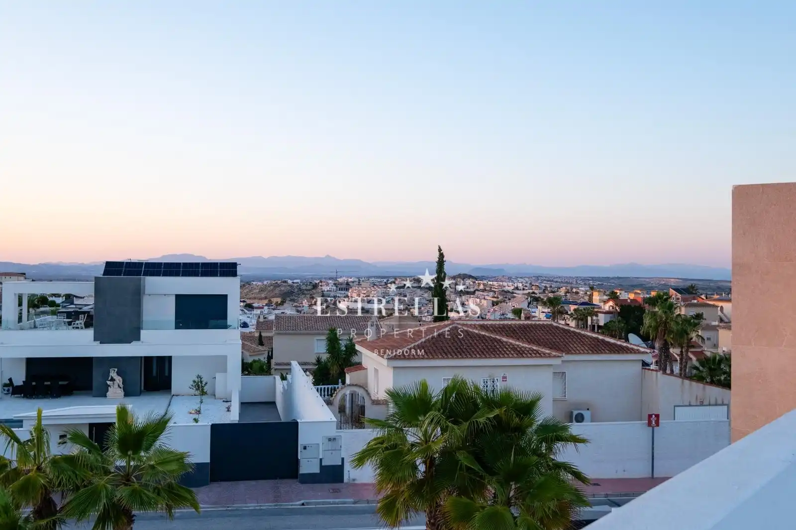Vista exterior de Casa o xalet en venda en Rojales amb Aire condicionat, Calefacció i Piscina