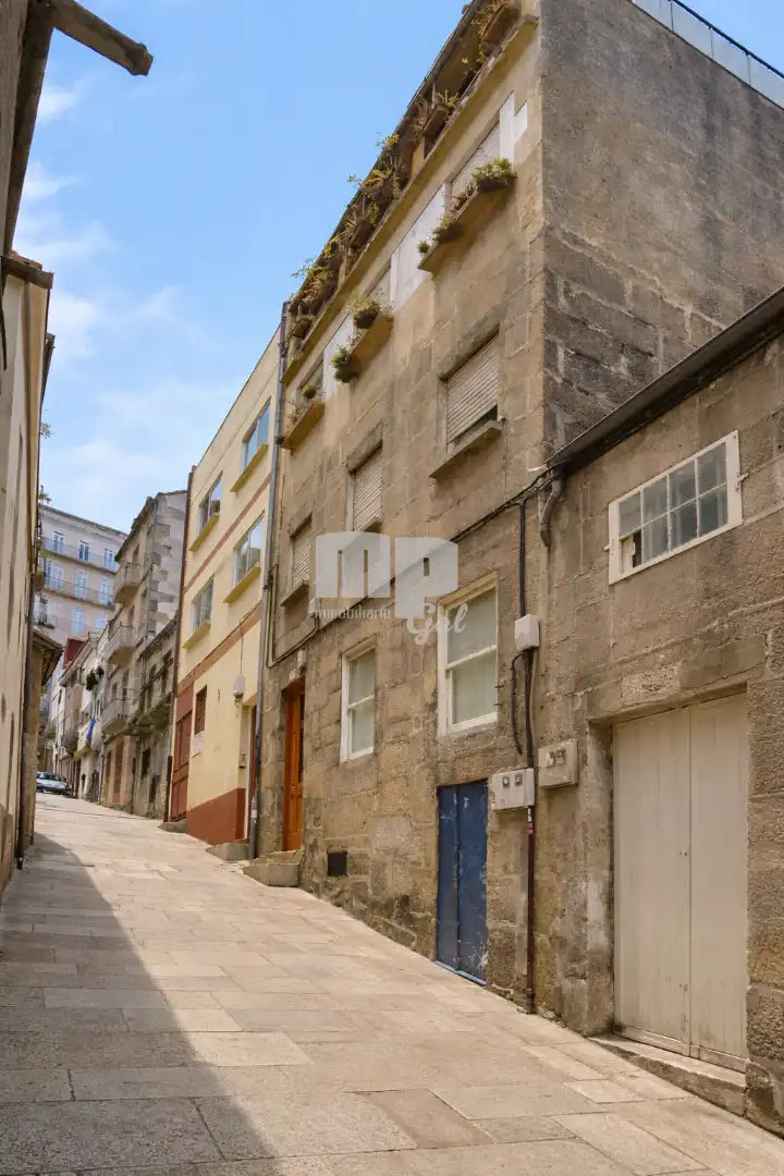 Vista exterior de Edificio en venta en Vigo 
