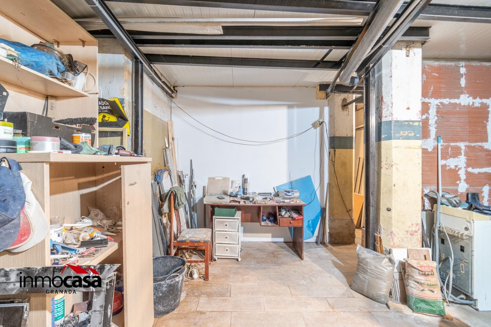 Premises for sale in  Granada Capital