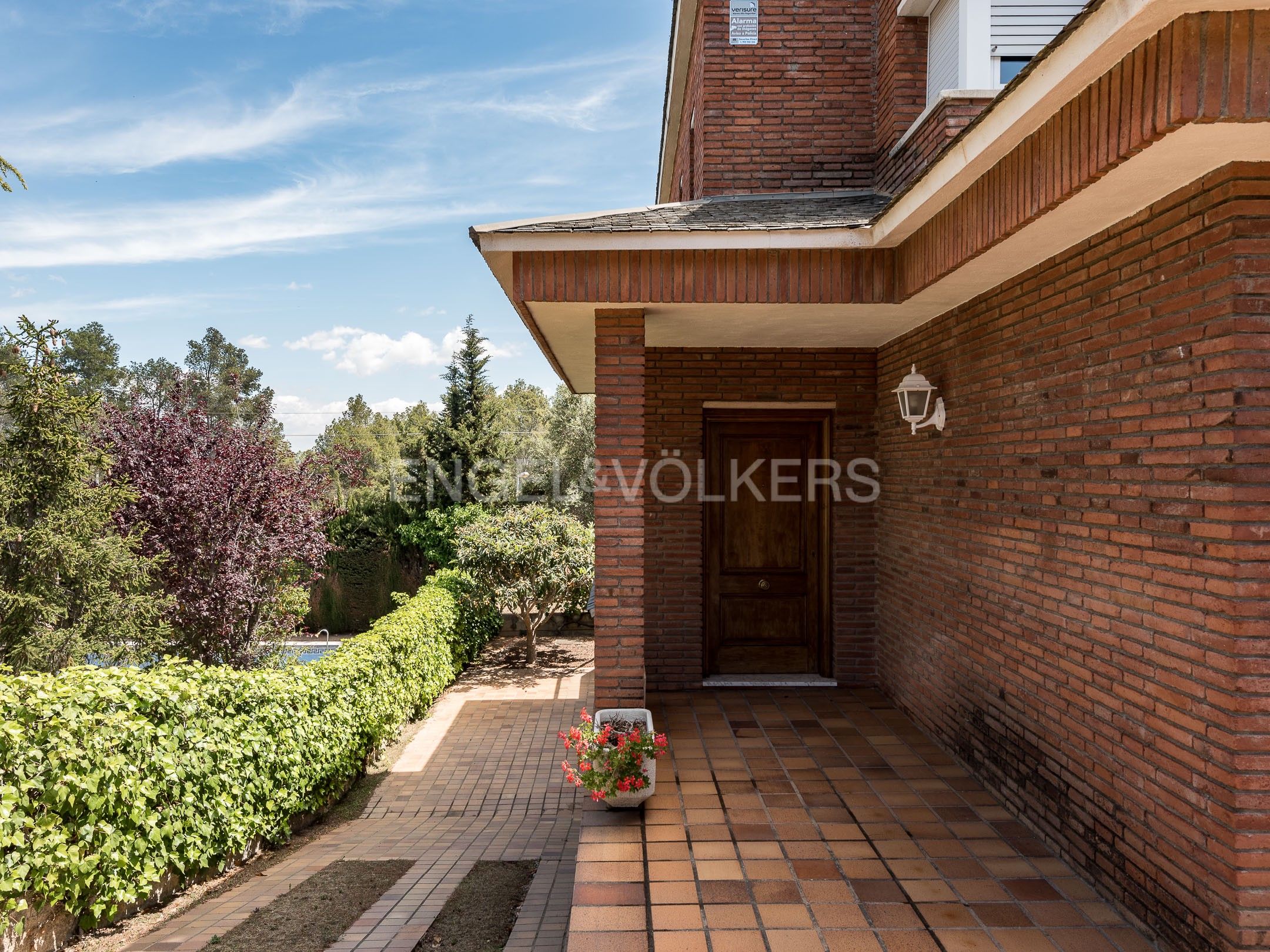 Vista exterior de Casa o xalet en venda en Pallejà amb Calefacció, Jardí privat i Terrassa