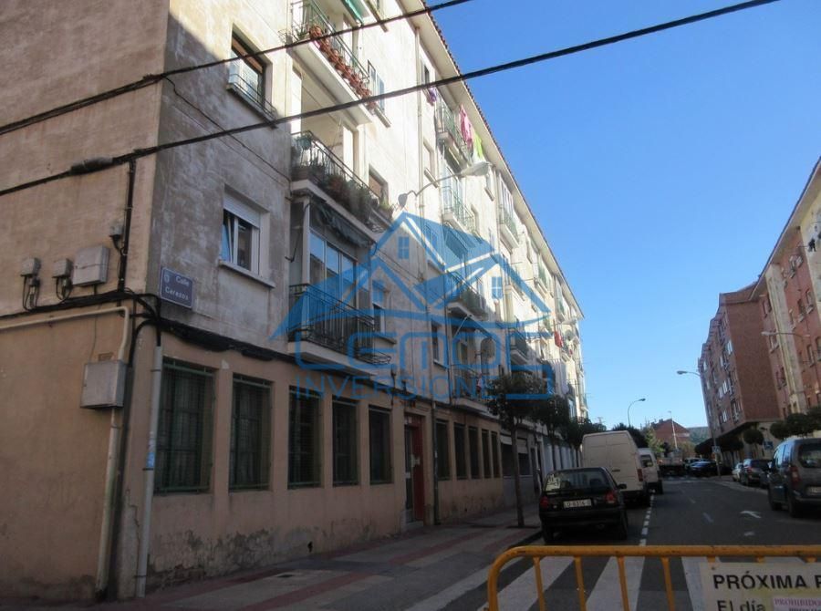 Vista exterior de Pis en venda en  Logroño