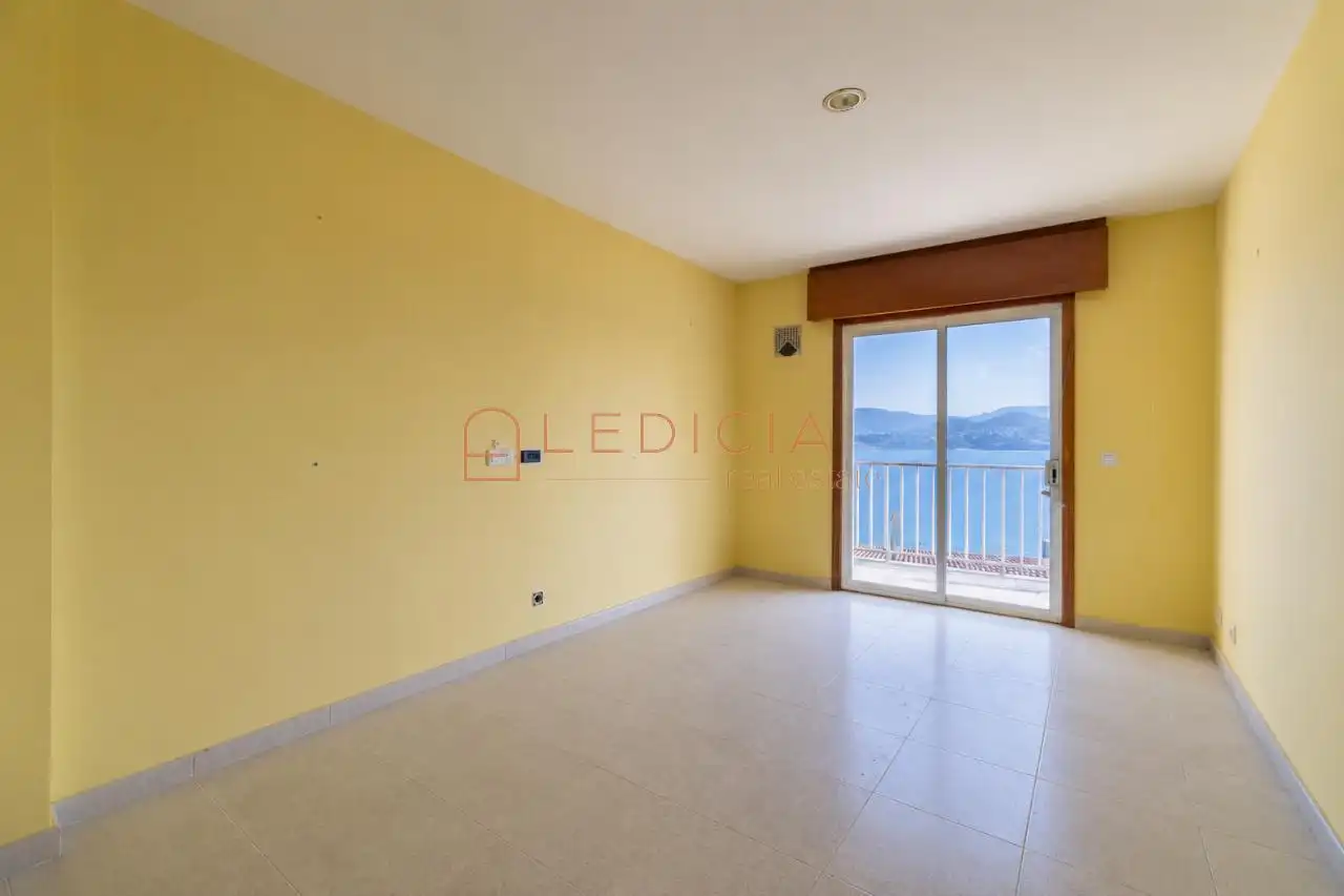 Schlafzimmer von Gebäude zum Verkauf in Poio