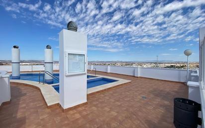 Piscina de Apartament en venda en Torrevieja amb Aire condicionat, Calefacció i Piscina comunitària