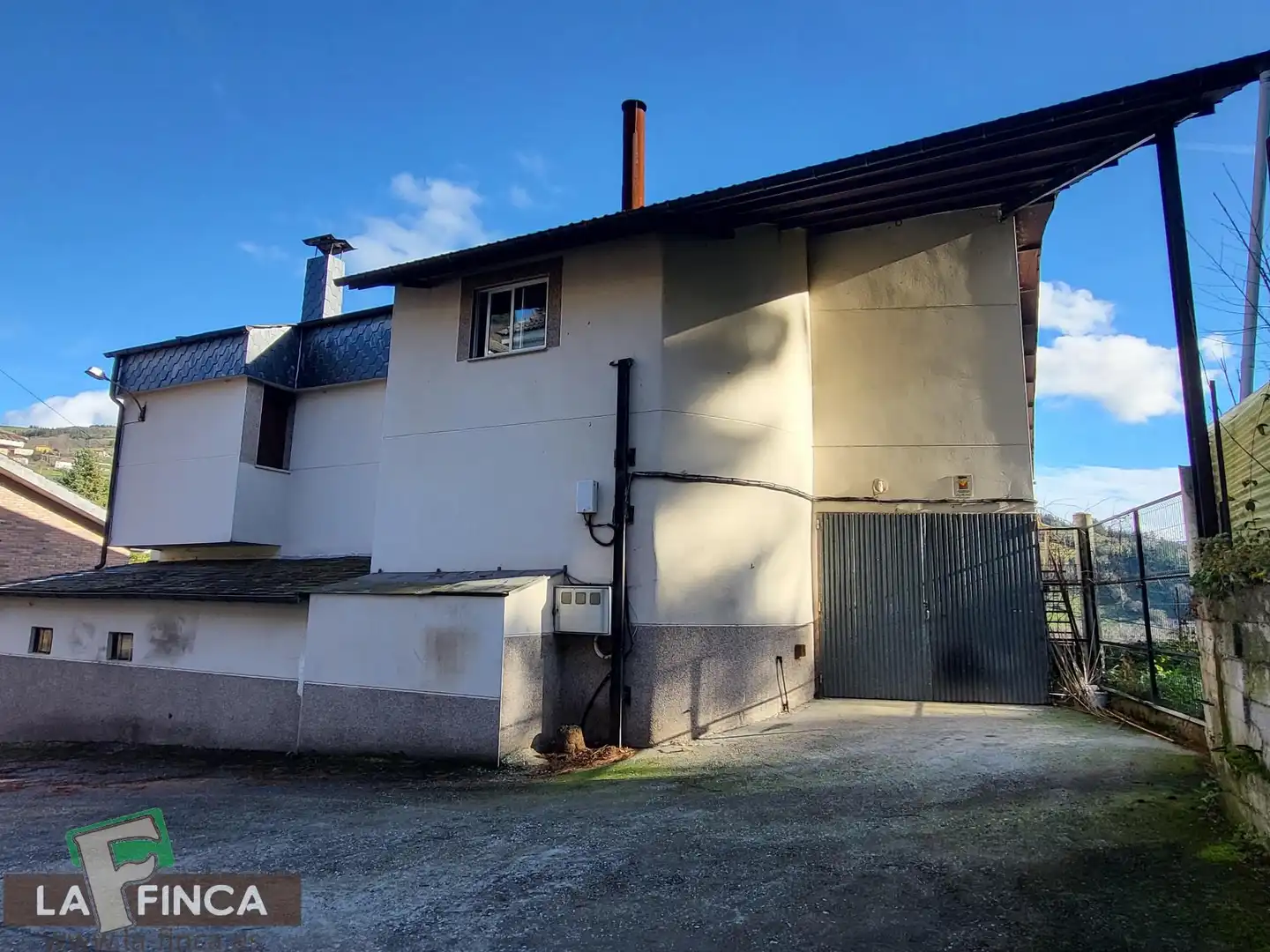 Vista exterior de Casa o chalet en venta en Cangas del Narcea con Calefacción, Terraza y Trastero