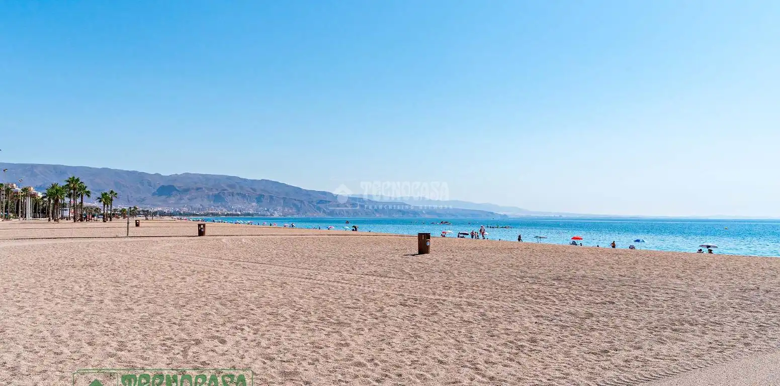 Wohnbaugrundstück zum Verkauf in Roquetas de Mar ciudad