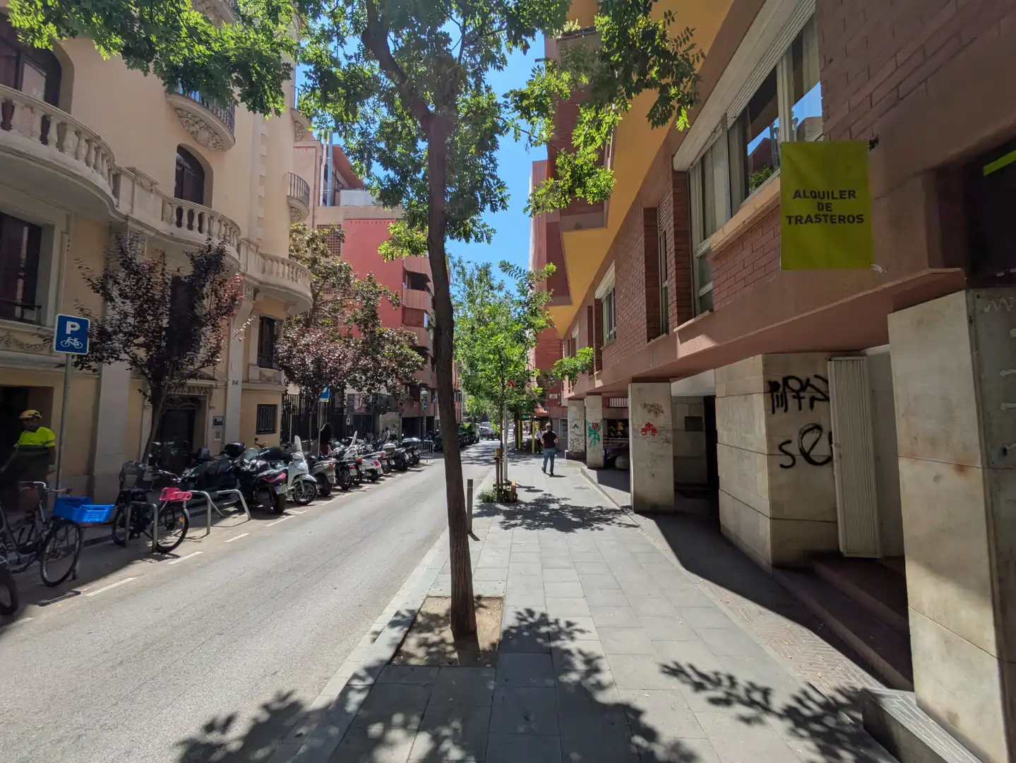Vista exterior de Pis en venda en Barcelona amb Calefacció, Moblat i Rentadora