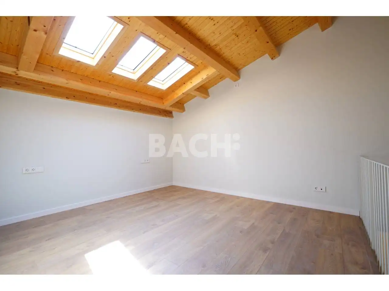Bedroom of Duplexes for sale in Vic  with Air Conditioner, Heating and Parquet flooring