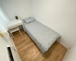 Bedroom of Flat to share in  Madrid Capital  with Heating, Furnished and Oven