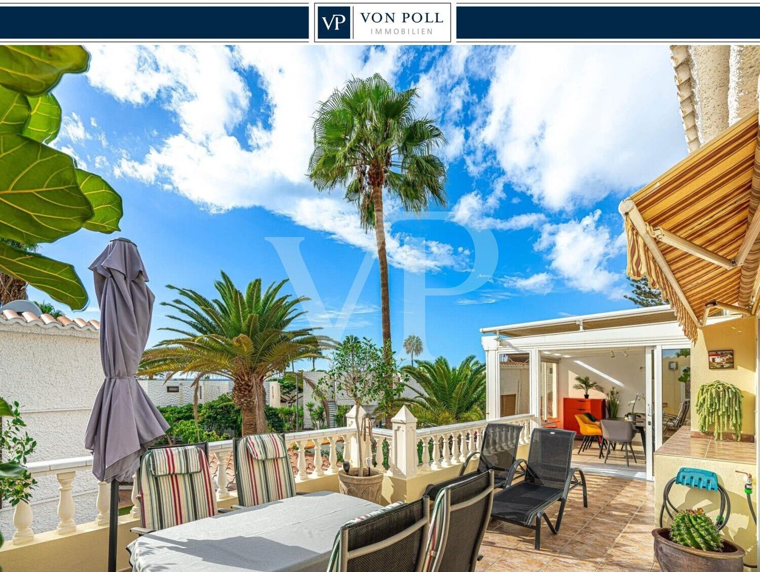 Vista exterior de Àtic en venda en Adeje amb Terrassa i Piscina comunitària