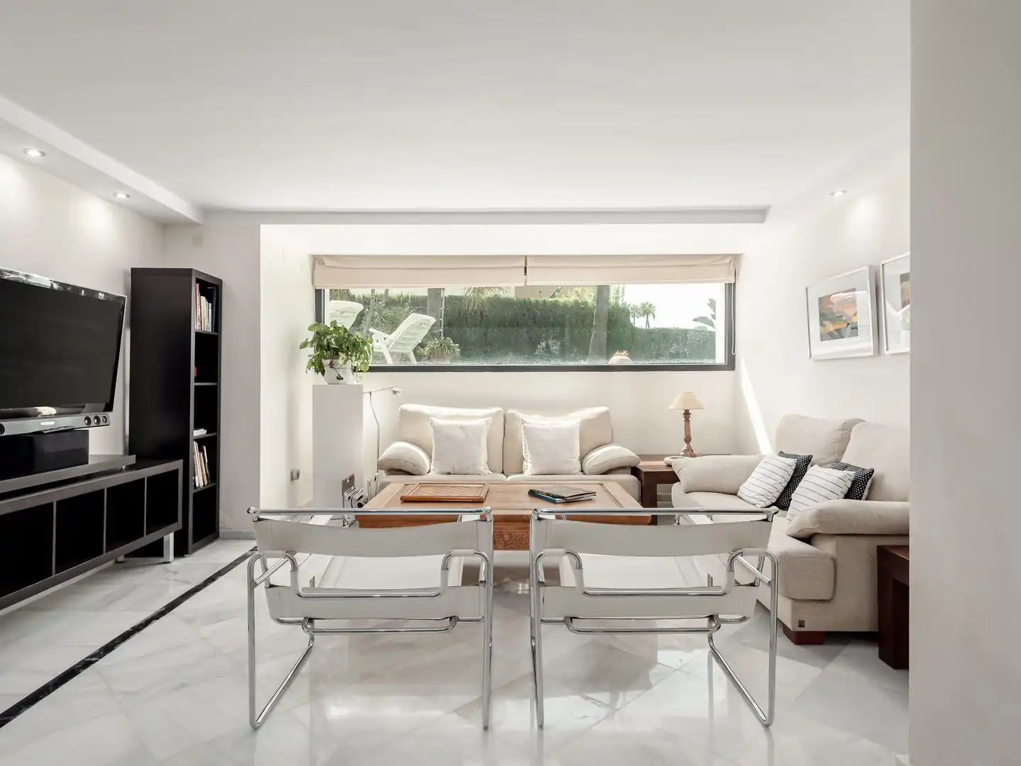 Sala de estar de Casa o chalet en venta en Marbella con Aire acondicionado, Calefacción y Piscina