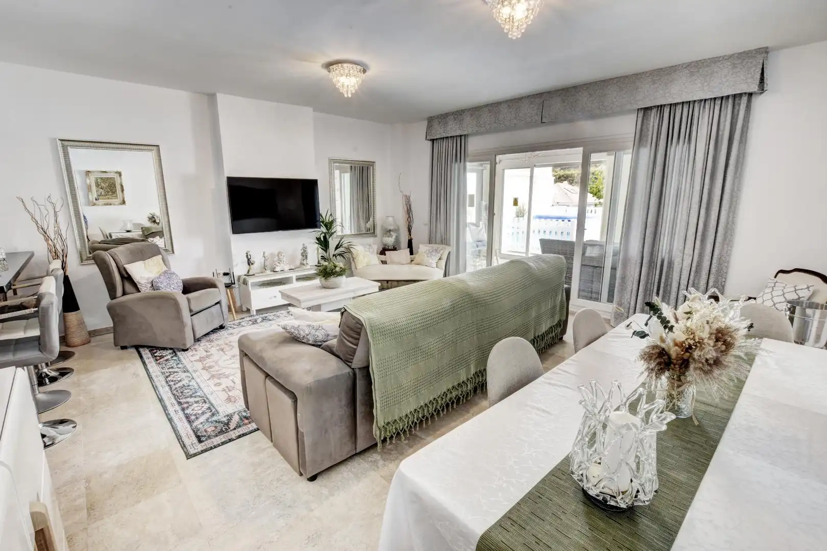Living room of Detached homes for sale in Benalmádena  with Air Conditioner, Heating and Private garden
