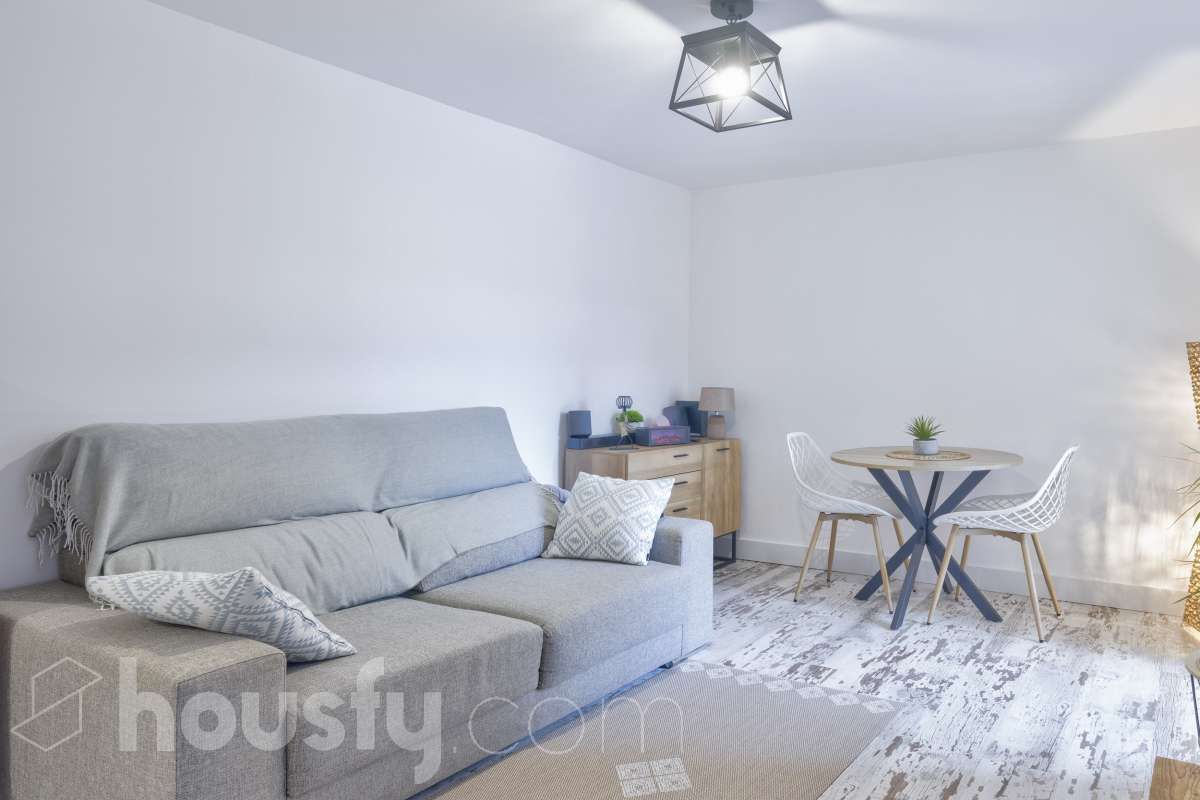 Living room of Flat for sale in  Barcelona Capital  with Air Conditioner, Parquet flooring and Furnished
