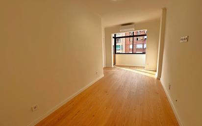Exterior view of Flat for sale in L'Hospitalet de Llobregat  with Heating and Balcony