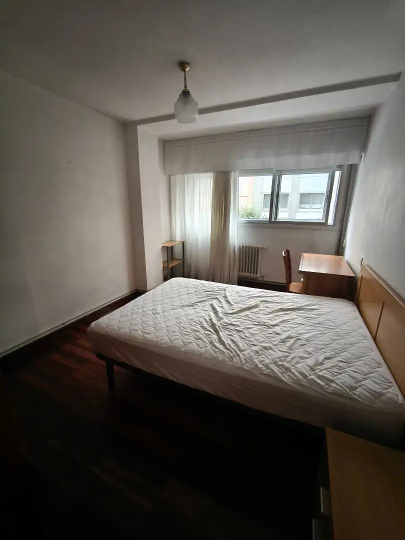 Bedroom of Flat for rent in Santiago de Compostela   with Heating, Parquet flooring and Furnished