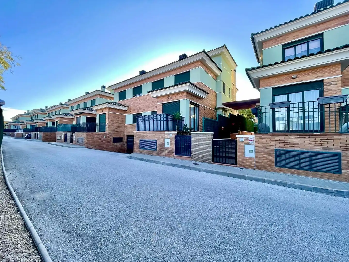 Vista exterior de Casa o xalet en venda en Mutxamel amb Aire condicionat, Calefacció i Jardí privat