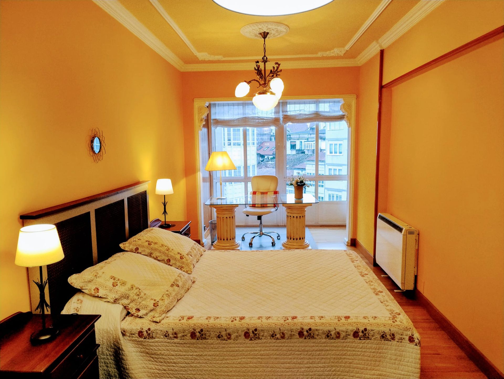 Dormitori de Pis de lloguer en Santiago de Compostela  amb Calefacció, Moblat i Forn