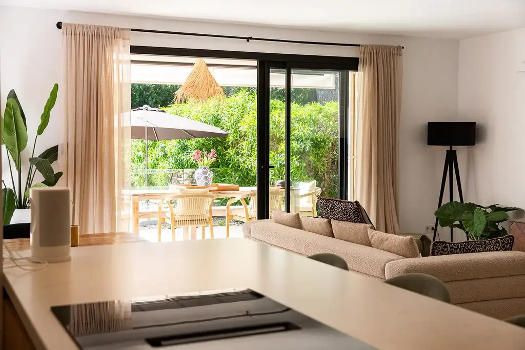 Wohnzimmer von Einfamilien-Reihenhaus zum Verkauf in Pollença mit Klimaanlage, Heizung und Terrasse