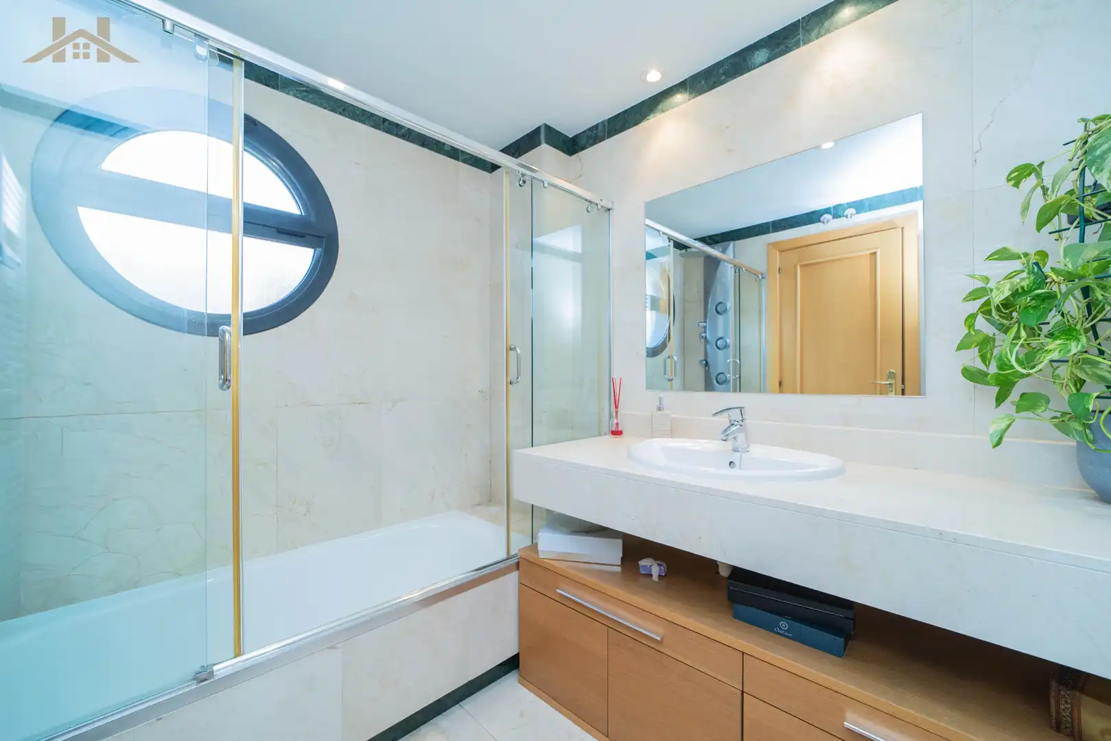 Bathroom of Flat for sale in Boadilla del Monte  with Air Conditioner, Heating and Terrace