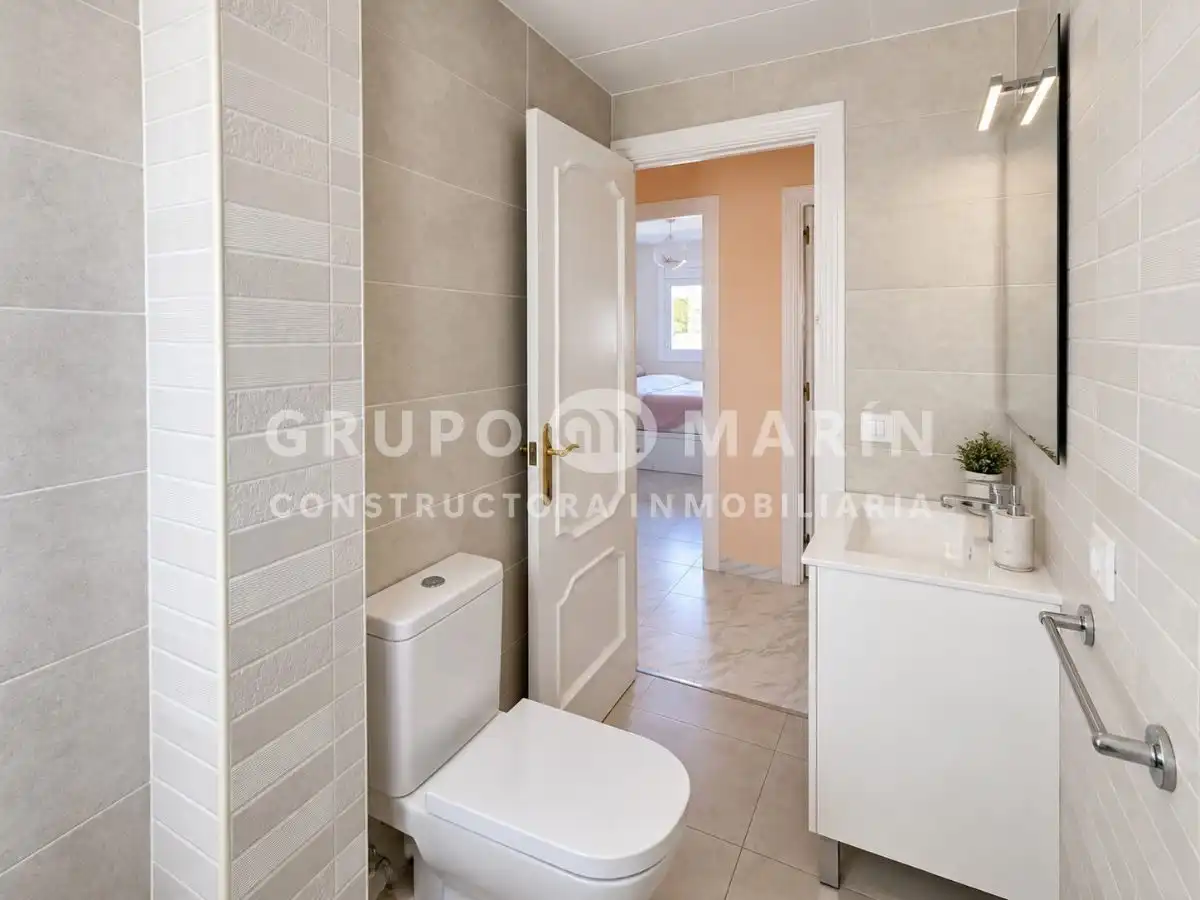 Bathroom of Flat for sale in Badalona  with Heating and Terrace