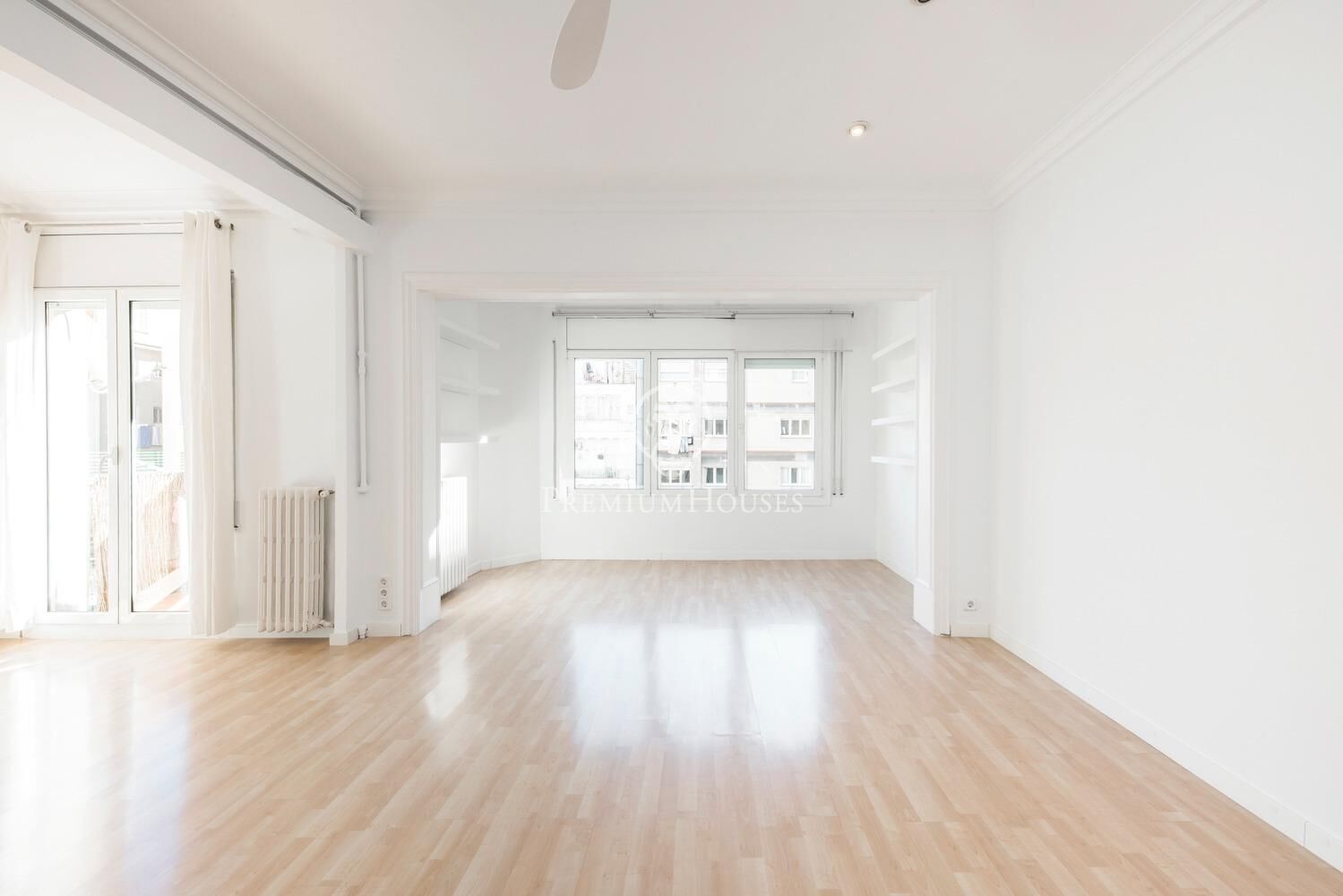 Exterior view of Apartment for sale in  Barcelona Capital  with Air Conditioner, Heating and Parquet flooring