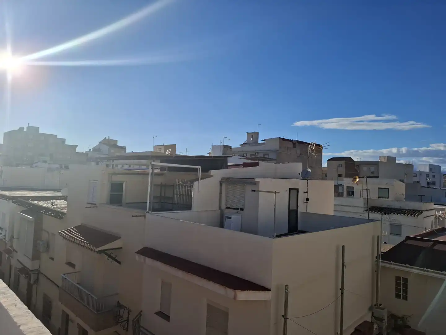 Vista exterior de Casa o xalet en venda en Torrenueva Costa amb Terrassa, Traster i Moblat