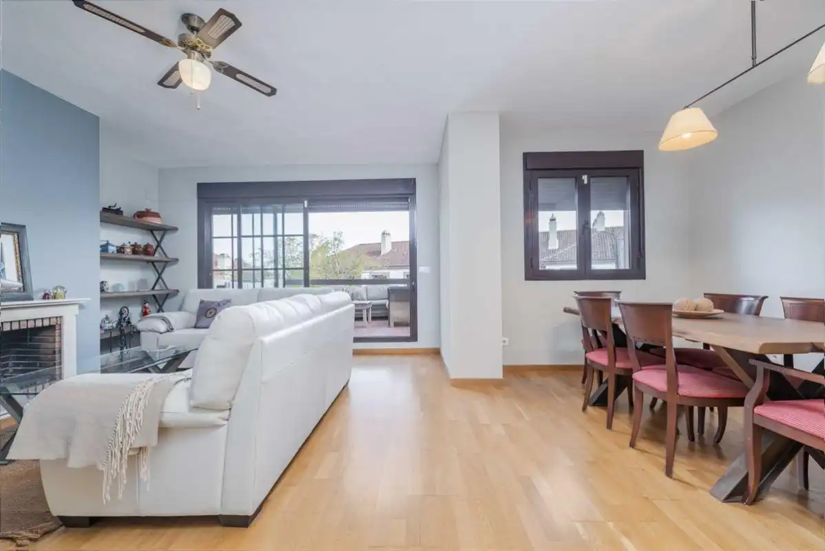 Sala de estar de Ático en venta en Guillena con Calefacción, Terraza y Trastero