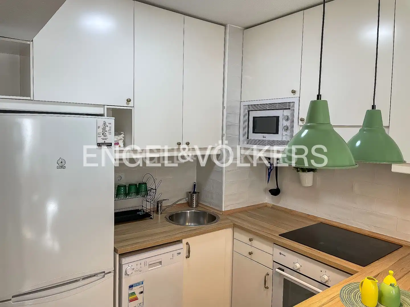 Kitchen of Flat for rent in Madrid  with Air Conditioner, Heating and Private garden