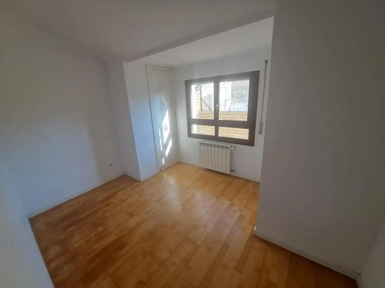 Habitación de Dúplex de alquiler en Zaragoza con Aire acondicionado, Calefacción y Parquet