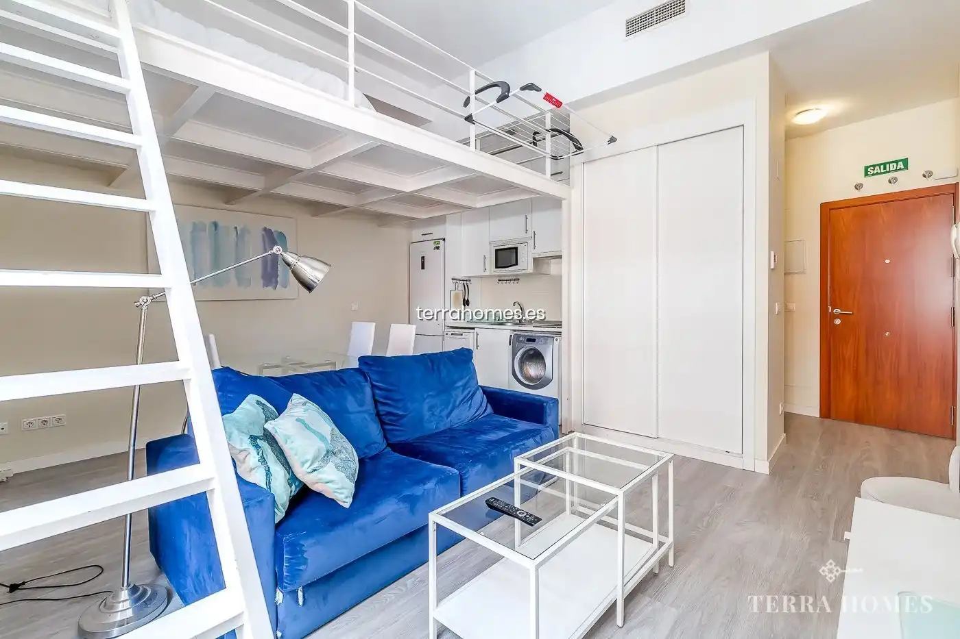 Sala de estar de Apartamento de alquiler en Madrid con Aire acondicionado, Calefacción y Amueblado