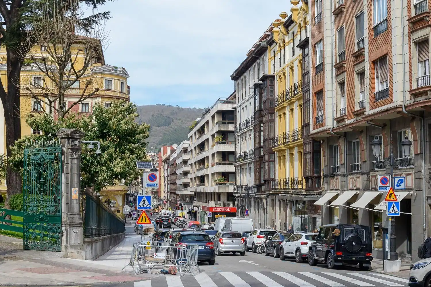 Vista exterior de Àtic en venda en Oviedo  amb Calefacció, Terrassa i Traster