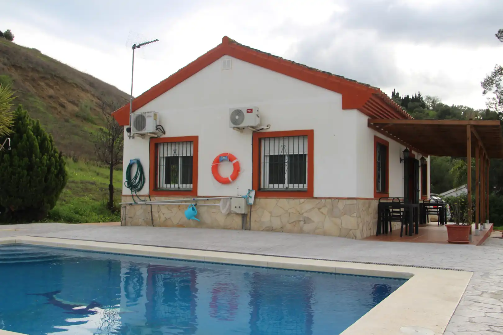 Schwimmbecken von Haus oder Chalet zum Verkauf in Coín mit Klimaanlage, Privatgarten und Terrasse