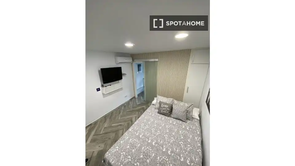Bedroom of Study for share in Torremolinos  with Air Conditioner, Terrace and Furnished