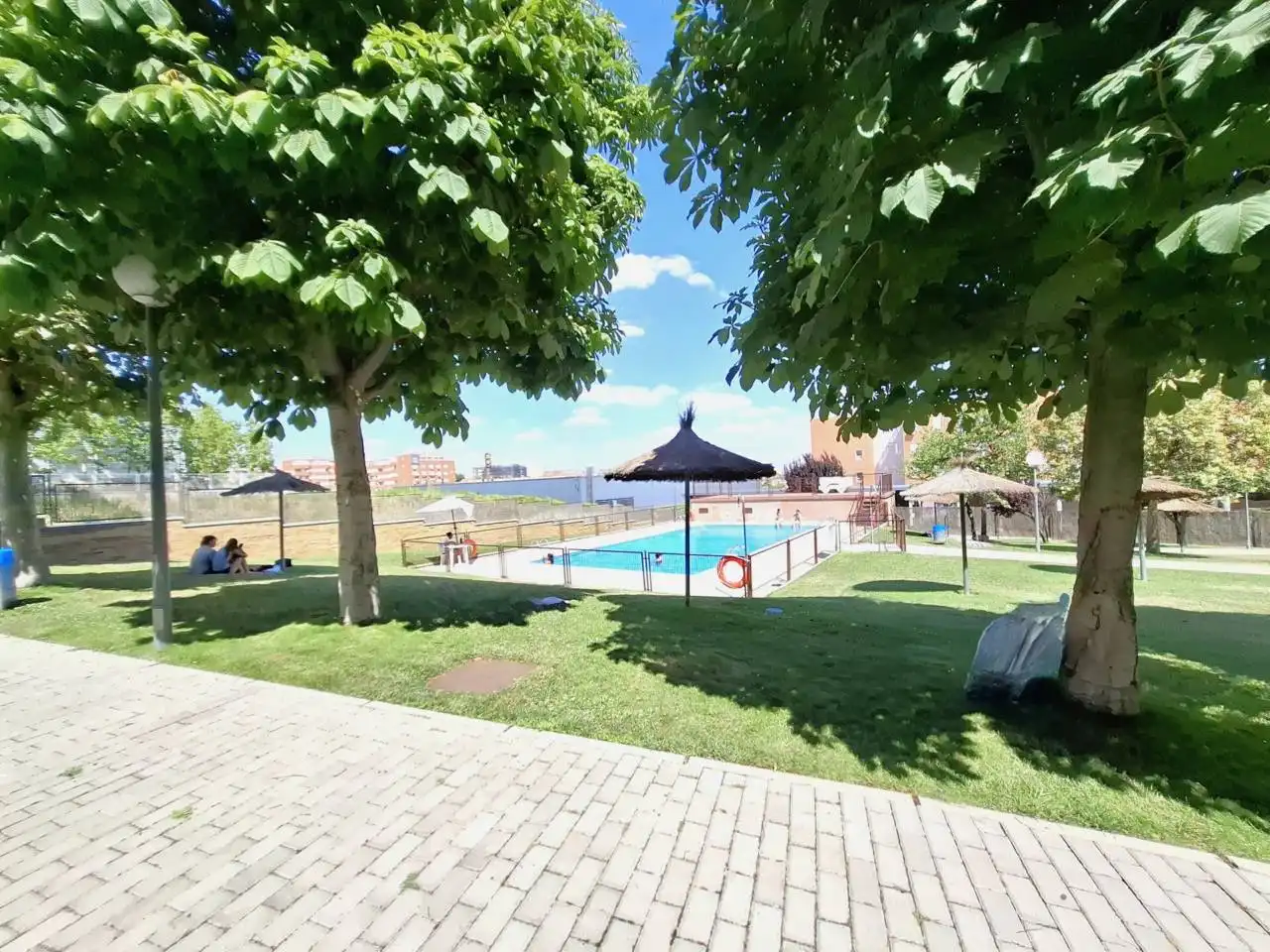 Piscina de Piso de alquiler en Valdemoro con Aire acondicionado, Calefacción y Terraza