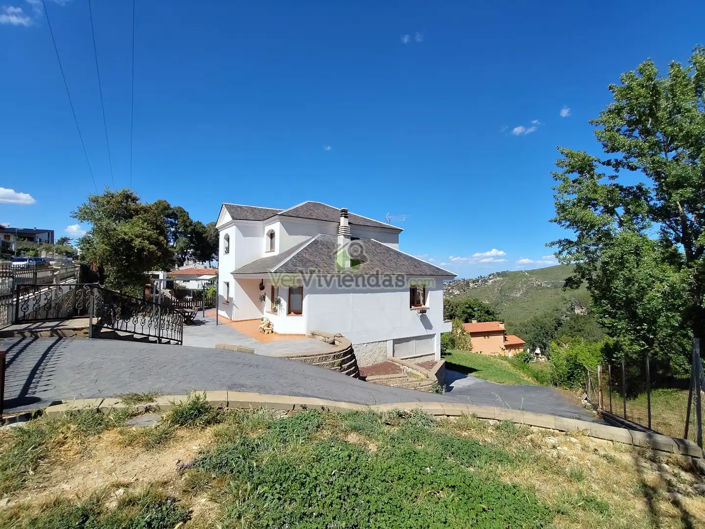 Vista exterior de Casa o xalet en venda en Vallirana amb Calefacció, Jardí privat i Terrassa