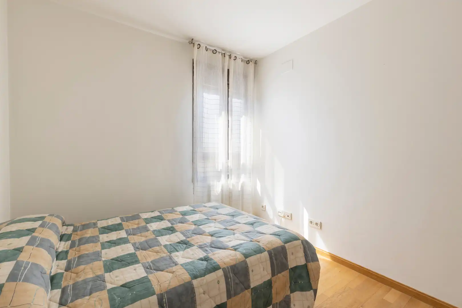 Bedroom of Flat for rent in Granada  with Air Conditioner, Heating and Parquet flooring